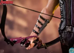 Avengers AOU - Hawkeye Statue: Iron Studios