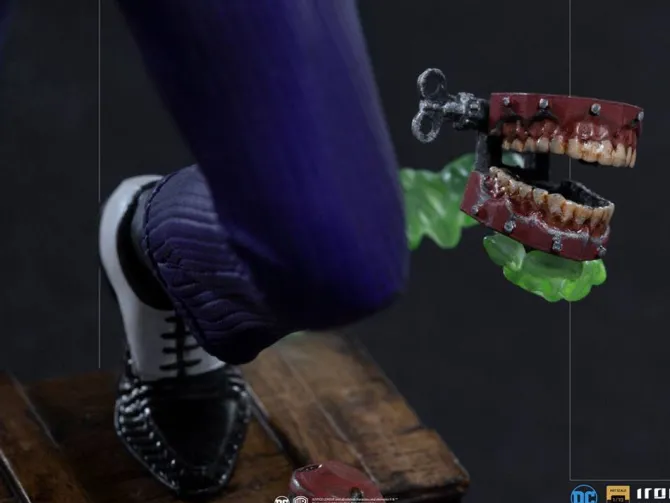 DC Comics - The Joker Statue / Deluxe Art Scale: Iron Studios