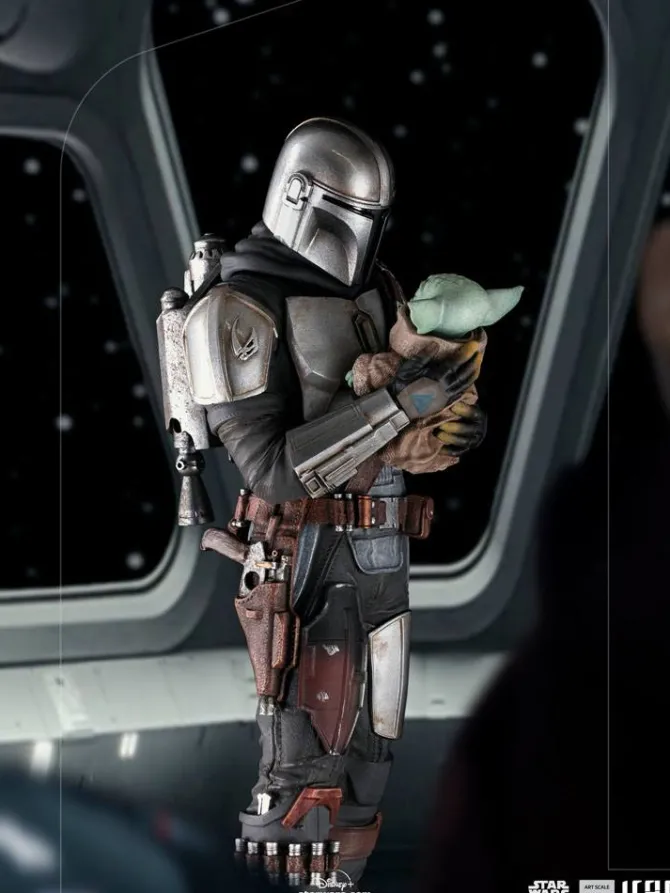 Star Wars The Mandalorian - Mandalorian & Grogu Statue / Art Scale: Iron Studios