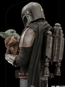 Star Wars The Mandalorian - Mandalorian & Grogu Statue / Art Scale: Iron Studios
