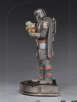 Star Wars The Mandalorian - Mandalorian & Grogu Statue / Art Scale: Iron Studios