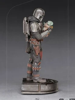 Star Wars The Mandalorian - Mandalorian & Grogu Statue / Art Scale: Iron Studios