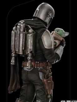 Star Wars The Mandalorian - Mandalorian & Grogu Statue / Art Scale: Iron Studios