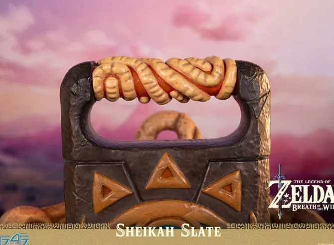 The Legend of Zelda: Breath of the Wild Life-Size - Sheikah Slate Statue: First 4 Figures