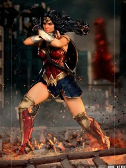 Zack Snyder's Justice League - Wonder Woman Statue / Art Scale: Iron Studios