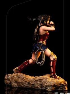 Zack Snyder's Justice League - Wonder Woman Statue / Art Scale: Iron Studios